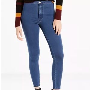 Levi’s Runaround Super-Skinny Jeans